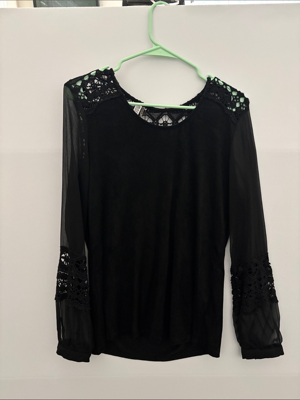 Black Lace-Detail Long Sleeve Tee for Women size Small